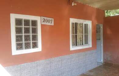 Imagem: A casa possui 2 Dormitórios, 1 Banheiro e está localizado