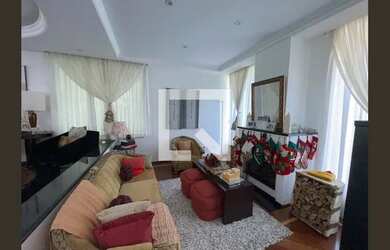 Imagem: A casa possui 5 Dormitórios, 5 Banheiros, 5 Vagas na garagem