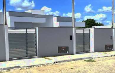 Imagem: A casa possui 2 Dormitórios, 2 Vagas na garagem e está localizado