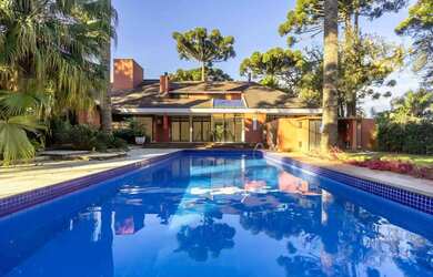 Imagem: A casa em condomínio possui 4 Dormitórios, 5 Banheiros, 5