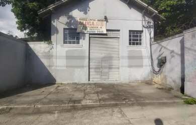 Imagem: O depósito possui 3 Vagas na garagem, 300m² de Área e está