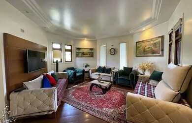 Imagem: A casa em condomínio possui 4 Dormitórios, 5 Banheiros, 5