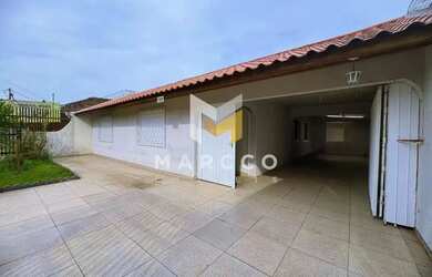 Imagem: A casa possui 5 Dormitórios, 3 Banheiros, 300m² de Área e