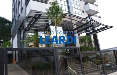 Imagem: O depósito possui 5 Vagas na garagem, 210m² de Área e está