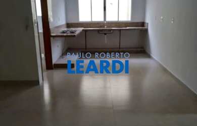 Imagem: O apartamento possui 3 Dormitórios, 1 Banheiro, 2 Vagas na