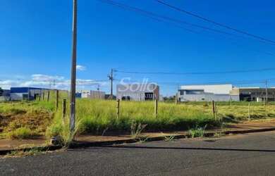 Imagem: O terreno possui 300m² de Área, Imóvel novo e está localizado