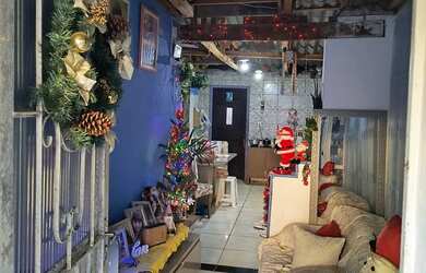 Imagem: A casa possui 5 Dormitórios e 2 Banheiros e está localizado