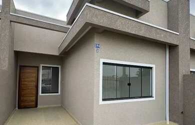 Imagem: A casa possui 2 Dormitórios, 1 Banheiro, 2 Vagas na garagem