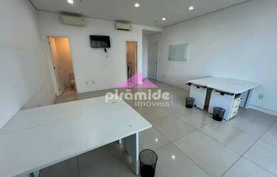 Imagem: O depósito possui 1 Vaga na garagem, 40m² de Área e está