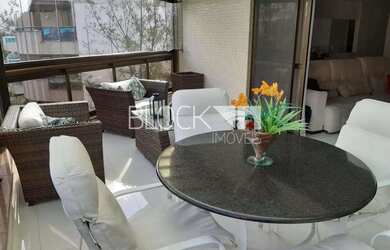 Imagem: O apartamento na cobertura possui 3 Dormitórios, 5 Banheiros