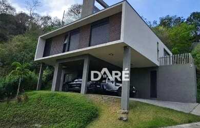 Imagem: A casa em condomínio possui 3 Dormitórios, 1 Banheiro, 5 Vagas