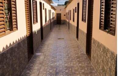 Imagem: A casa possui 1 Dormitório, 1 Banheiro e está localizado