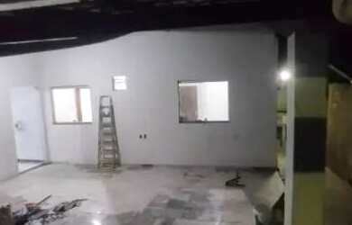 Imagem: A casa possui 3 Dormitórios, 1 Banheiro, 1 Vaga na garagem