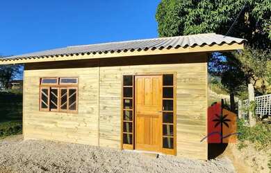 Imagem: A casa possui 2 Dormitórios, 1 Banheiro, 1 Vaga na garagem