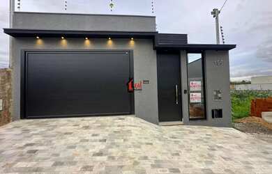 Imagem: A casa possui 3 Dormitórios, 3 Banheiros, 2 Vagas na garagem