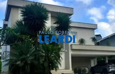 Imagem: A casa em condomínio possui 5 Dormitórios, 5 Banheiros, 4