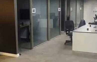 Imagem: O depósito possui 3 Vagas na garagem, 630m² de Área, Imóvel