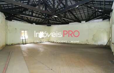 Imagem 14: Predio de tombado , de esquina com grande movimento de pedestre