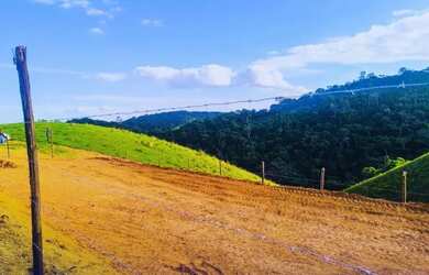 Imagem: O terreno possui 600m² de Área e está localizado em Centro