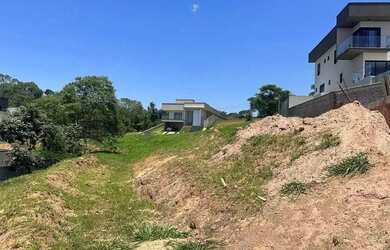 Imagem: O terreno à venda possui 696m² de Área e está localizado