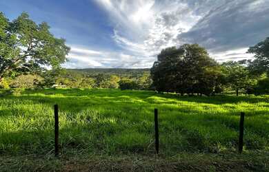 Imagem: A chácara possui 40.000m² de Área e está localizado em