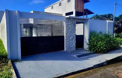 Imagem: A casa possui 3 Dormitórios, 3 Banheiros, 3 Vagas na garagem