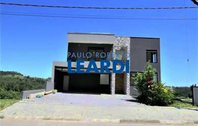 Imagem: A casa em condomínio possui 3 Dormitórios, 3 Banheiros, 4