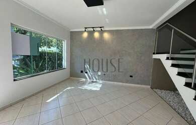 Imagem: A casa em condomínio possui 3 Dormitórios, 3 Banheiros, 4