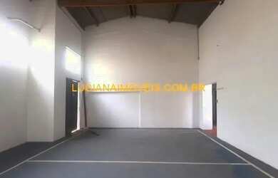 Imagem: O depósito possui 5 Vagas na garagem, 778m² de Área e está