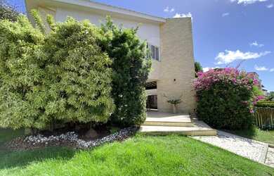 Imagem: A casa em condomínio possui 4 Dormitórios, 4 Banheiros, 2