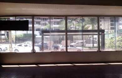 Imagem: O depósito possui 3 Vagas na garagem e 560m² de Área e está