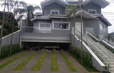 Imagem: A casa em condomínio possui 4 Dormitórios, 5 Banheiros, 3