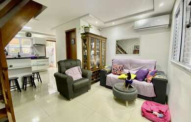 Imagem: A casa possui 2 Dormitórios, 2 Banheiros, 1 Vaga na garagem