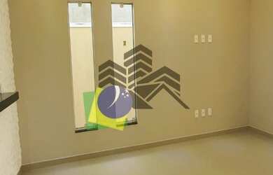 Imagem: A casa possui 3 Dormitórios, 1 Banheiro, 2 Vagas na garagem