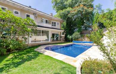 Imagem: A casa em condomínio possui 5 Dormitórios, 5 Banheiros, 5