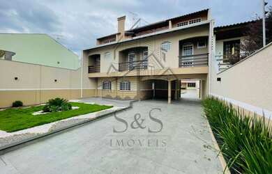 Imagem: A casa possui 5 Dormitórios, 3 Banheiros, 5 Vagas na garagem