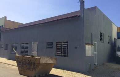 Imagem: O depósito possui 4 Vagas na garagem, 840m² de Área e está