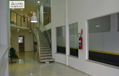 Imagem: O depósito possui 2 Vagas na garagem, 719m² de Área e está