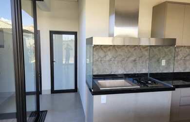 Imagem: A casa em condomínio possui 3 Dormitórios, 5 Banheiros, 3