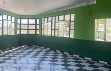 Imagem 2: Alugo. 200m² de Área