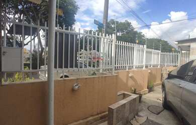 Imagem: A casa possui 4 Dormitórios, 1 Banheiro, 3 Vagas na garagem