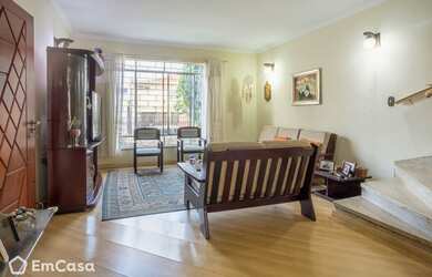 Imagem: A casa possui 3 Dormitórios, 2 Banheiros, 2 Vagas na garagem