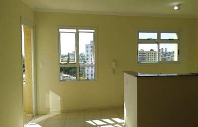 Imagem: O apartamento possui 1 Dormitório, 1 Banheiro, 1 Vaga na garagem