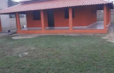 Imagem: A casa possui 2 Dormitórios, 2 Banheiros, 3 Vagas na garagem