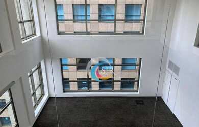 Imagem: O depósito possui 5 Vagas na garagem, 790m² de Área e está