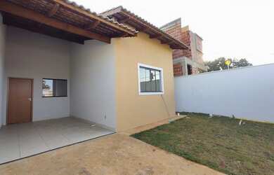 Imagem: A casa possui 2 Dormitórios e está localizado em Aeroporto