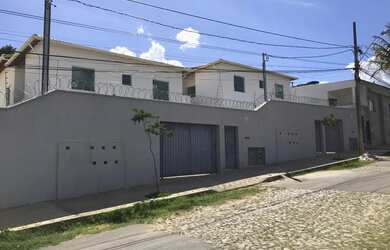 Imagem: A casa possui 2 Dormitórios, 2 Banheiros, 1 Vaga na garagem