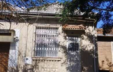 Imagem: A casa possui 2 Dormitórios, 1 Banheiro, 70m² de Área e está