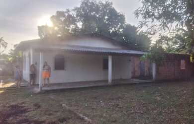 Imagem: A casa possui 2 Dormitórios, 1 Banheiro, 4 Vagas na garagem