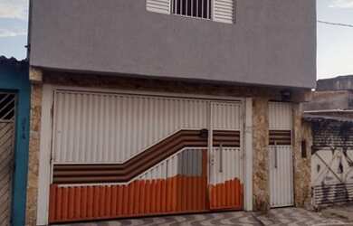 Imagem: A casa possui 3 Dormitórios, 1 Banheiro, 2 Vagas na garagem